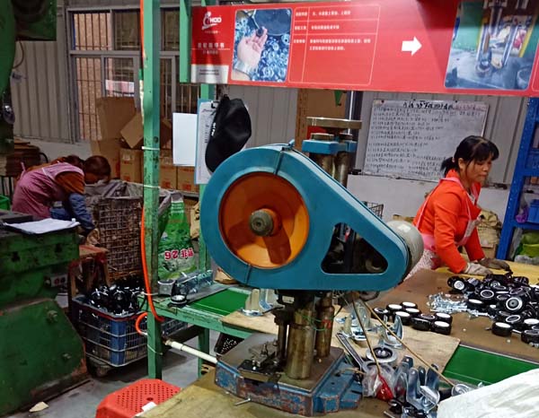 工業腳輪生產廠家車間(jiān) 工業腳輪生產廠家車(chē)間